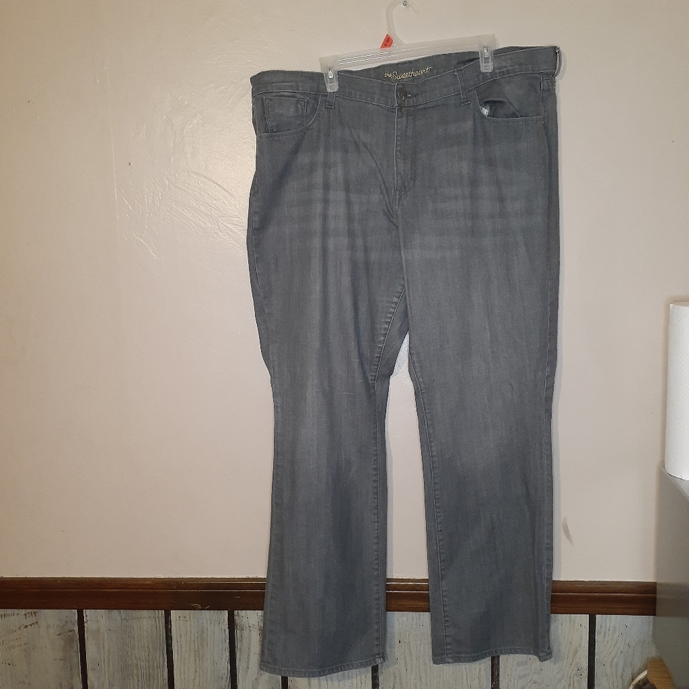 Old navy sweetheart Jean's in gray.